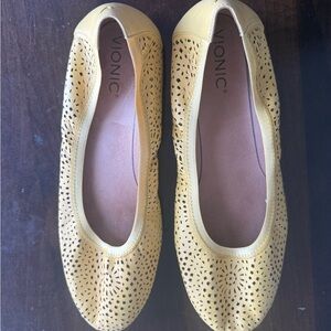 Vionic Women's Perforated Yellow Flats